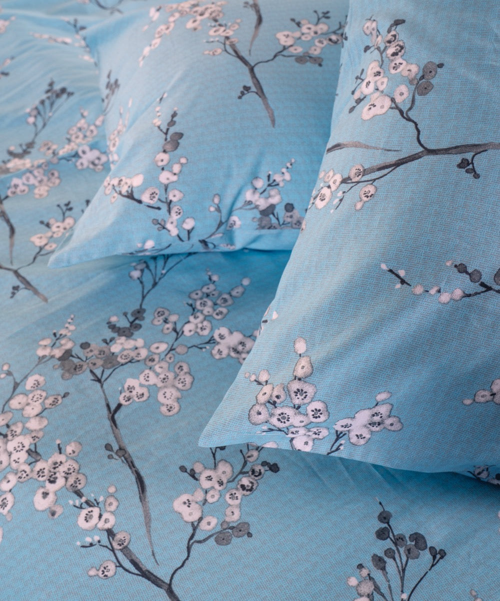 Bettwäsche-Set mit blau-weißem Blumenmuster aus 100 % Baumwolle – OEKO-TEX®-zertifizierter botanischer Druck für ruhige, zeitlose Interieurs | Die Floral Edition von Mila Home