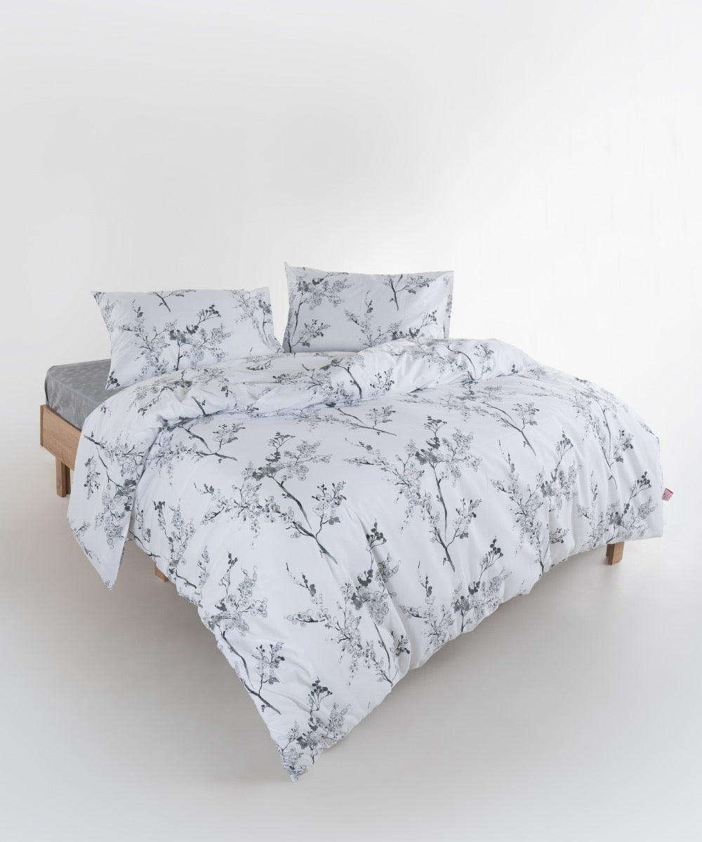 Bettwäsche-Set mit schwarz-weißem Blumenmuster aus 100 % Baumwolle – OEKO-TEX®-zertifizierter botanischer Druck für ruhige, zeitlose Interieurs | Die Floral Edition von Mila Home