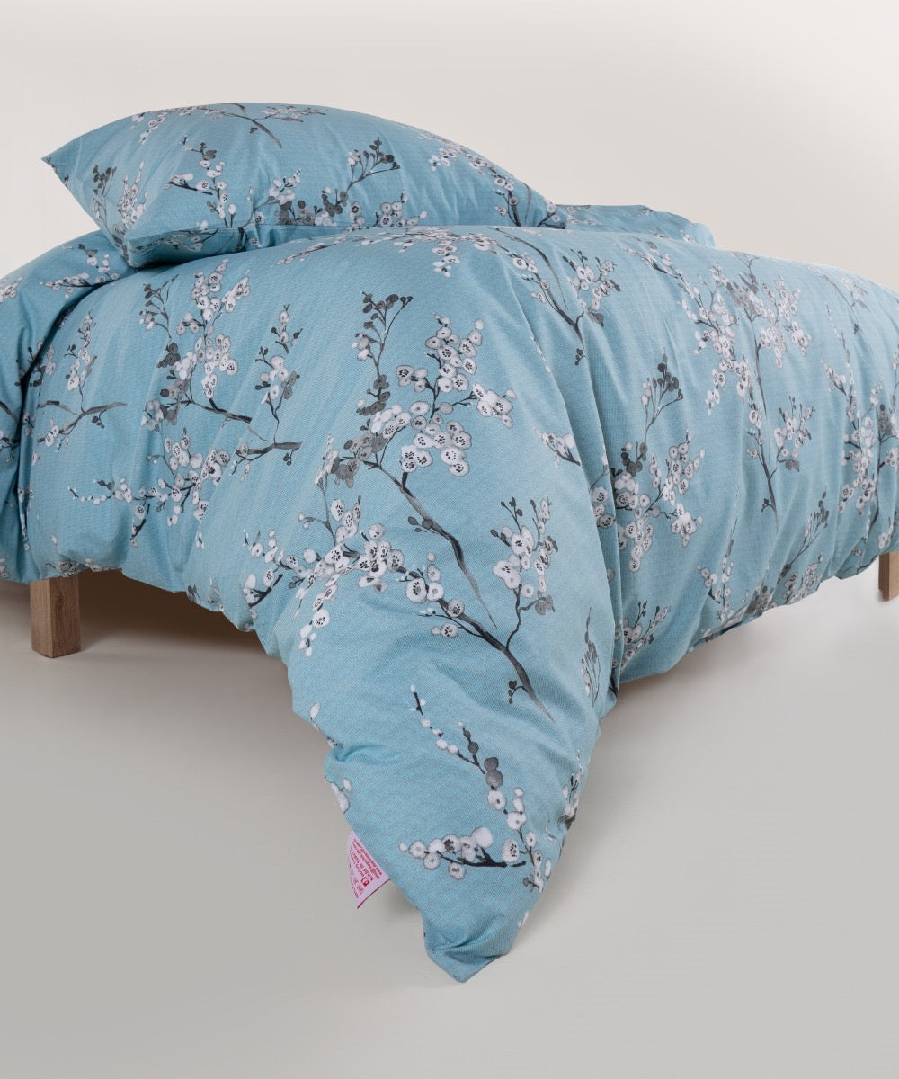 Bettwäsche-Set mit blau-weißem Blumenmuster aus 100 % Baumwolle – OEKO-TEX®-zertifizierter botanischer Druck für ruhige, zeitlose Interieurs | Die Floral Edition von Mila Home