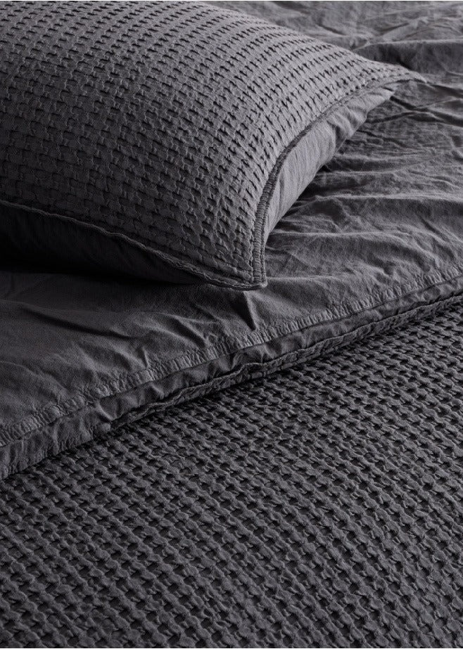 Luxuriöse Waffelpiqué-Tagesdecke – 100 % Baumwolle, Serene Hues | Mila Home 