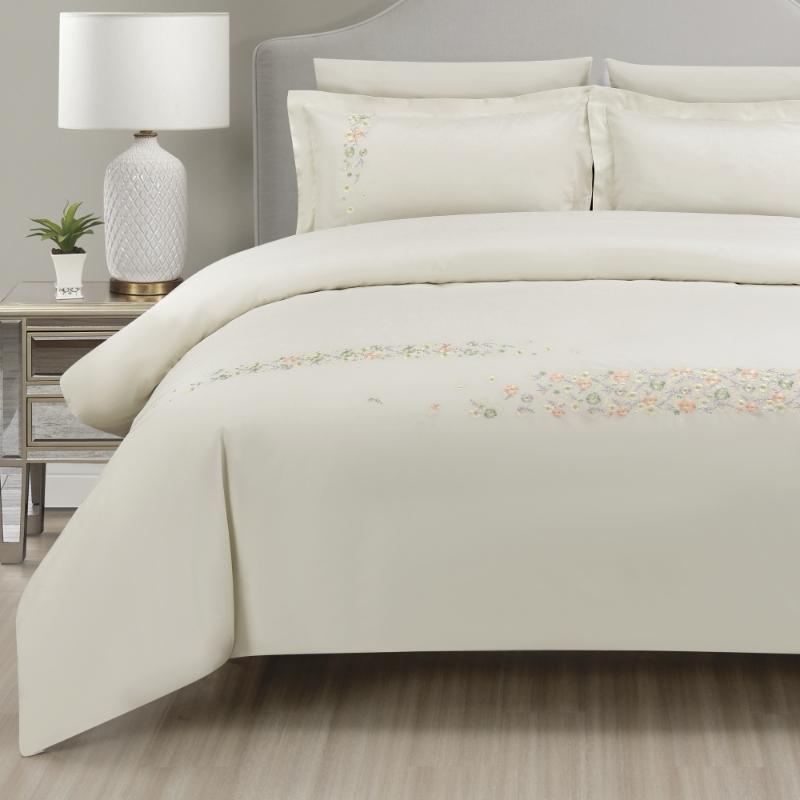 Hotel Collection – Bloom Edition | Luxuriöses cremeweißes Bettwäsche-Set mit pastellfarbener Blumenstickerei – 300 Fäden pro Zoll Premium-Baumwolle – 6-teiliges Bettbezug-Set