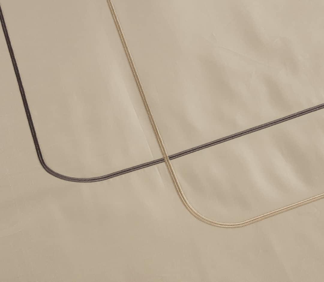 Hotel Collection – Line Edition | Luxuriöses beiges Bettwäscheset mit Doppelstickerei – 300 Fäden pro Zoll, Premium-Baumwolle – 6-teiliges Bettbezugset