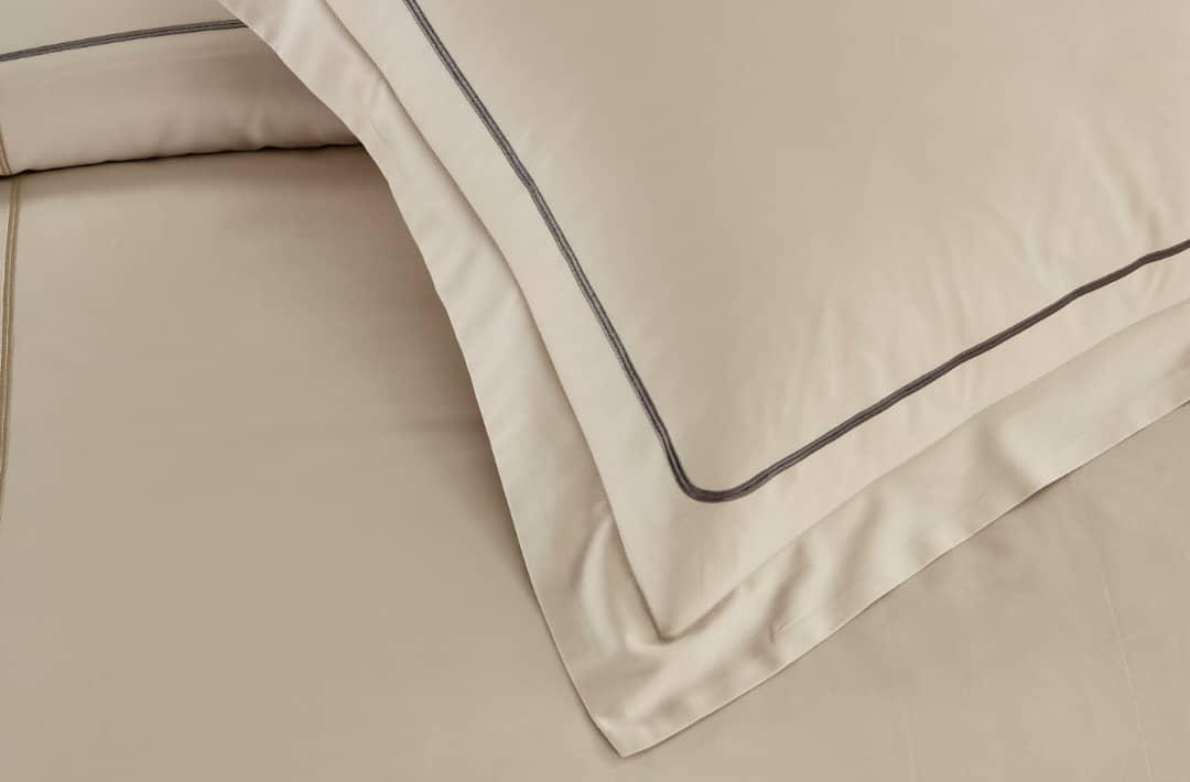 Hotel Collection – Line Edition | Luxuriöses beiges Bettwäscheset mit Doppelstickerei – 300 Fäden pro Zoll, Premium-Baumwolle – 6-teiliges Bettbezugset