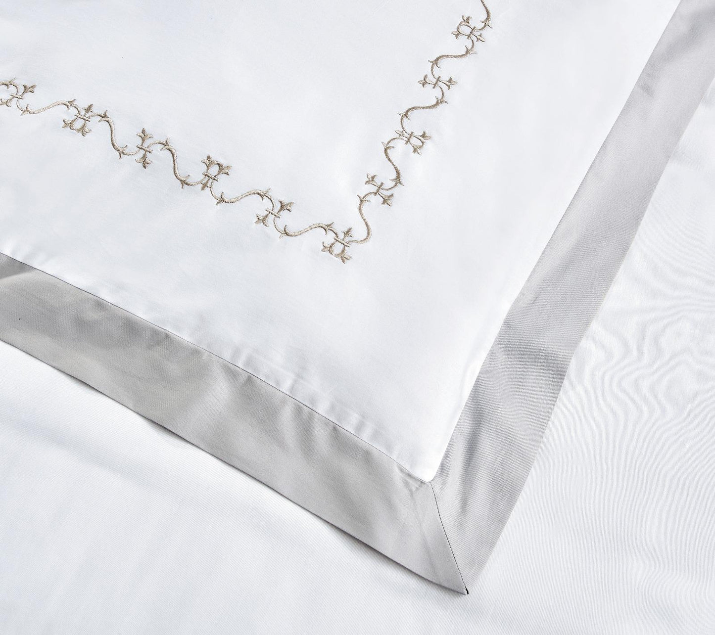 Hotel Collection – Timeless Diana Edition | Luxuriöses, weiches, weißes Bettwäscheset mit Doppellinienstickerei – 300 Fäden pro Zoll Premium-Baumwolle – 6-teiliges Bettbezugset (Kopie)
