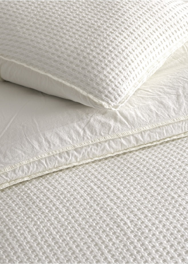 Luxuriöse Waffelpiqué-Tagesdecke „Bianco“ – 100 % Baumwolle, sanfte Farbtöne | Mila Home 