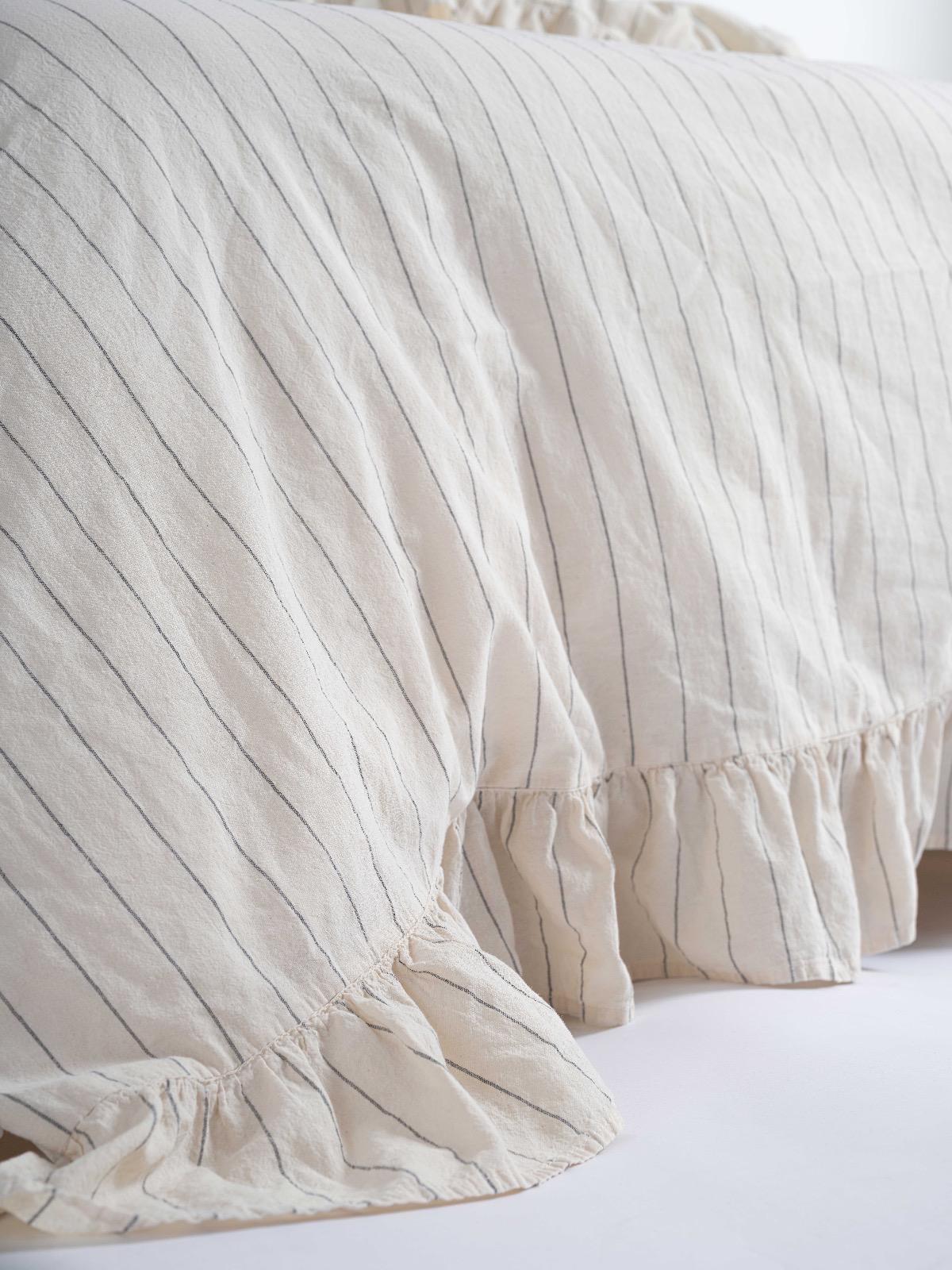 Weiche, vorgewaschene Bettwäsche-Kollektion – Rüschen-Baumwollbettwäsche-Set mit Streifenmuster Amalia | Mila Home
