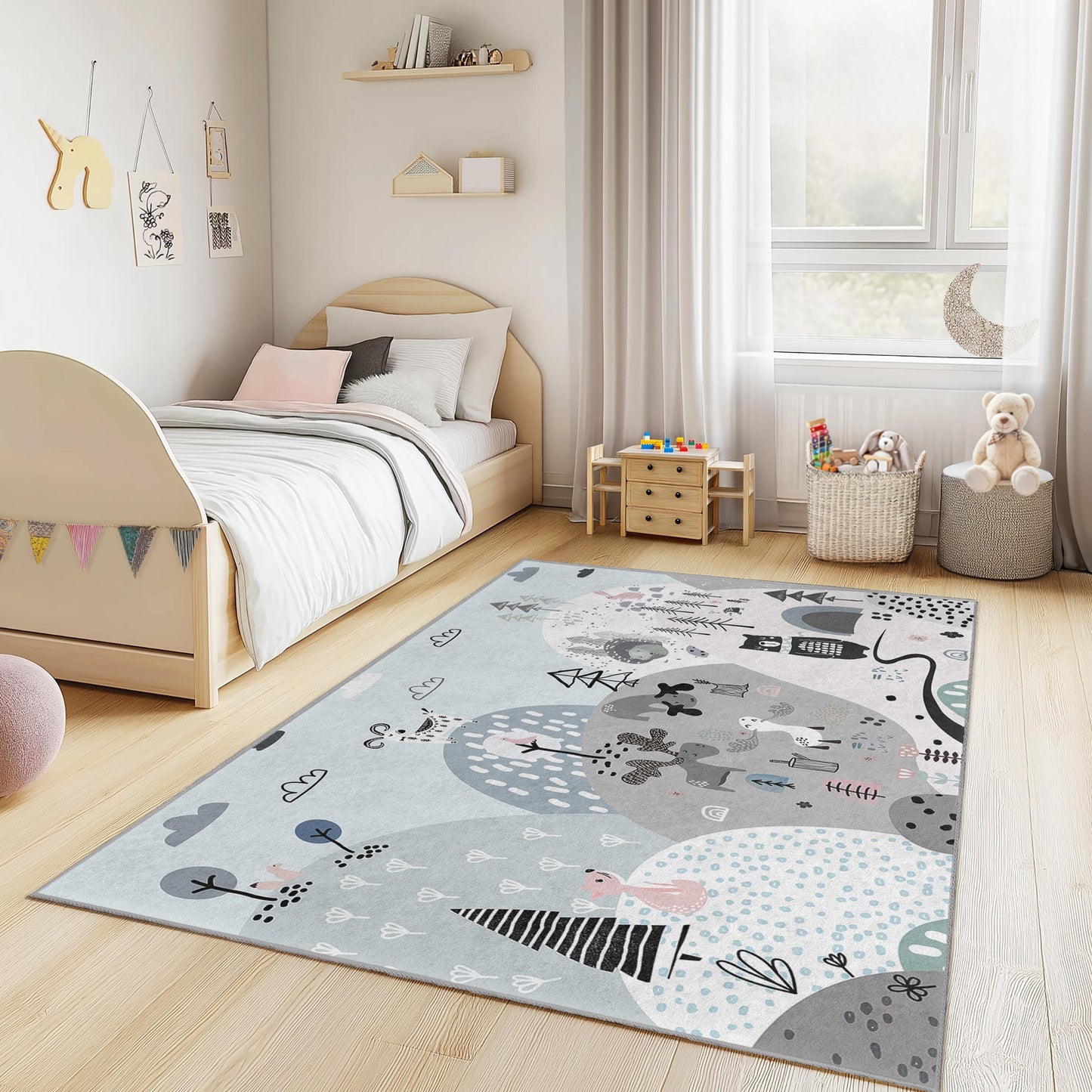 Spielmatte mit Waldmotiv, verspielter Kinderteppich mit Baum- und Tiermotiven, rechteckiger Spielzimmerteppich, moderne Kinderzimmerdekoration, Kinderzimmerteppich