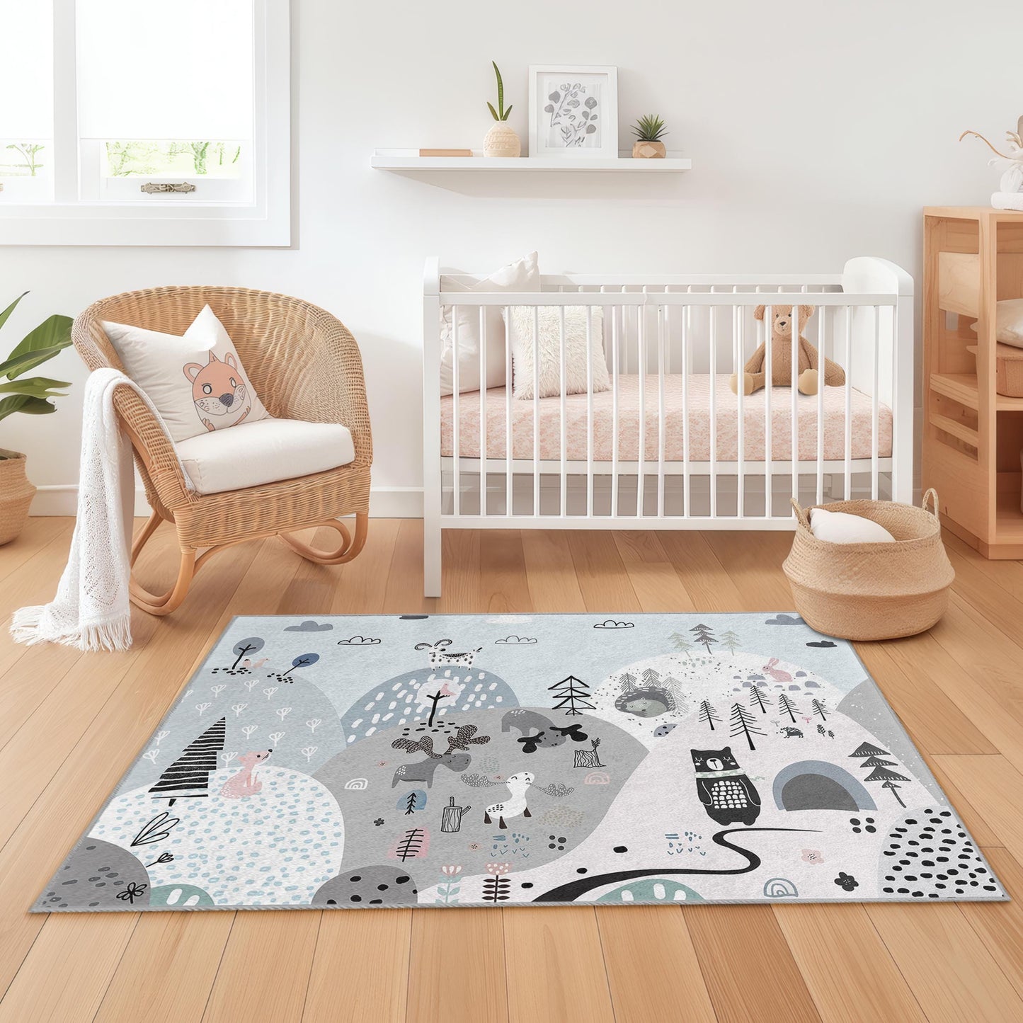 Spielmatte mit Waldmotiv, verspielter Kinderteppich mit Baum- und Tiermotiven, rechteckiger Spielzimmerteppich, moderne Kinderzimmerdekoration, Kinderzimmerteppich