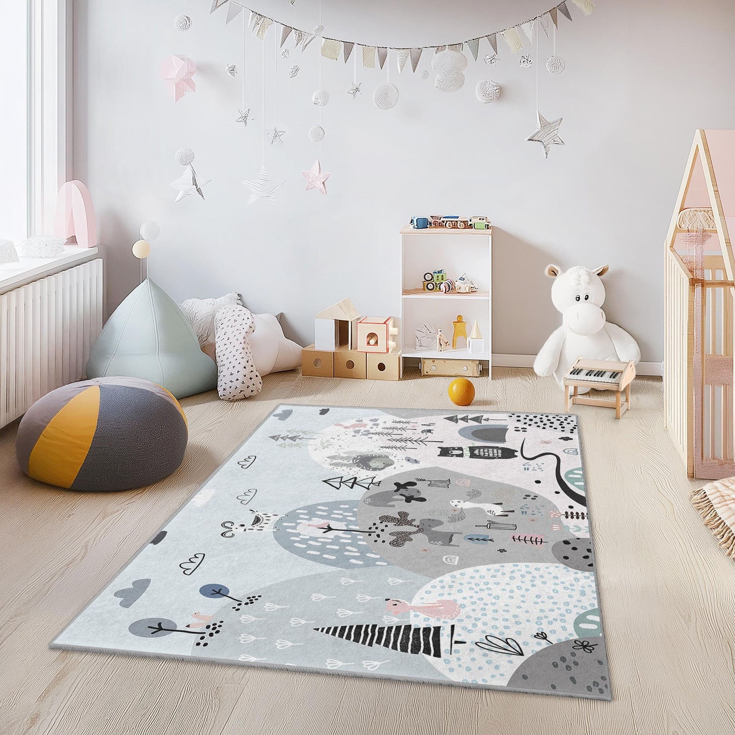 Spielmatte mit Waldmotiv, verspielter Kinderteppich mit Baum- und Tiermotiven, rechteckiger Spielzimmerteppich, moderne Kinderzimmerdekoration, Kinderzimmerteppich