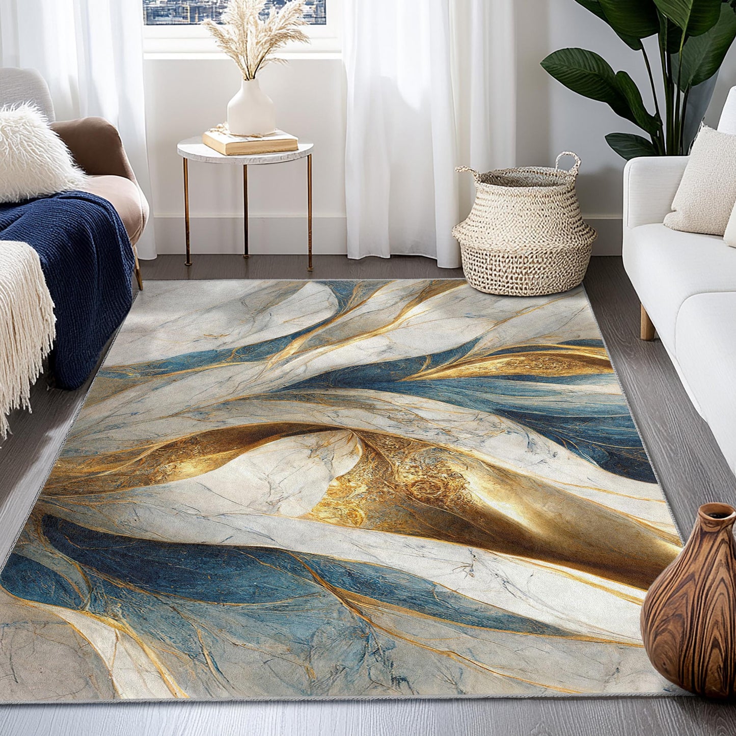 Eleganter, abstrakter rechteckiger Teppich in Blau und Gold | Luxuriöse, moderne Wohnaccessoires | Weicher und waschbarer Teppich fürs Wohnzimmer