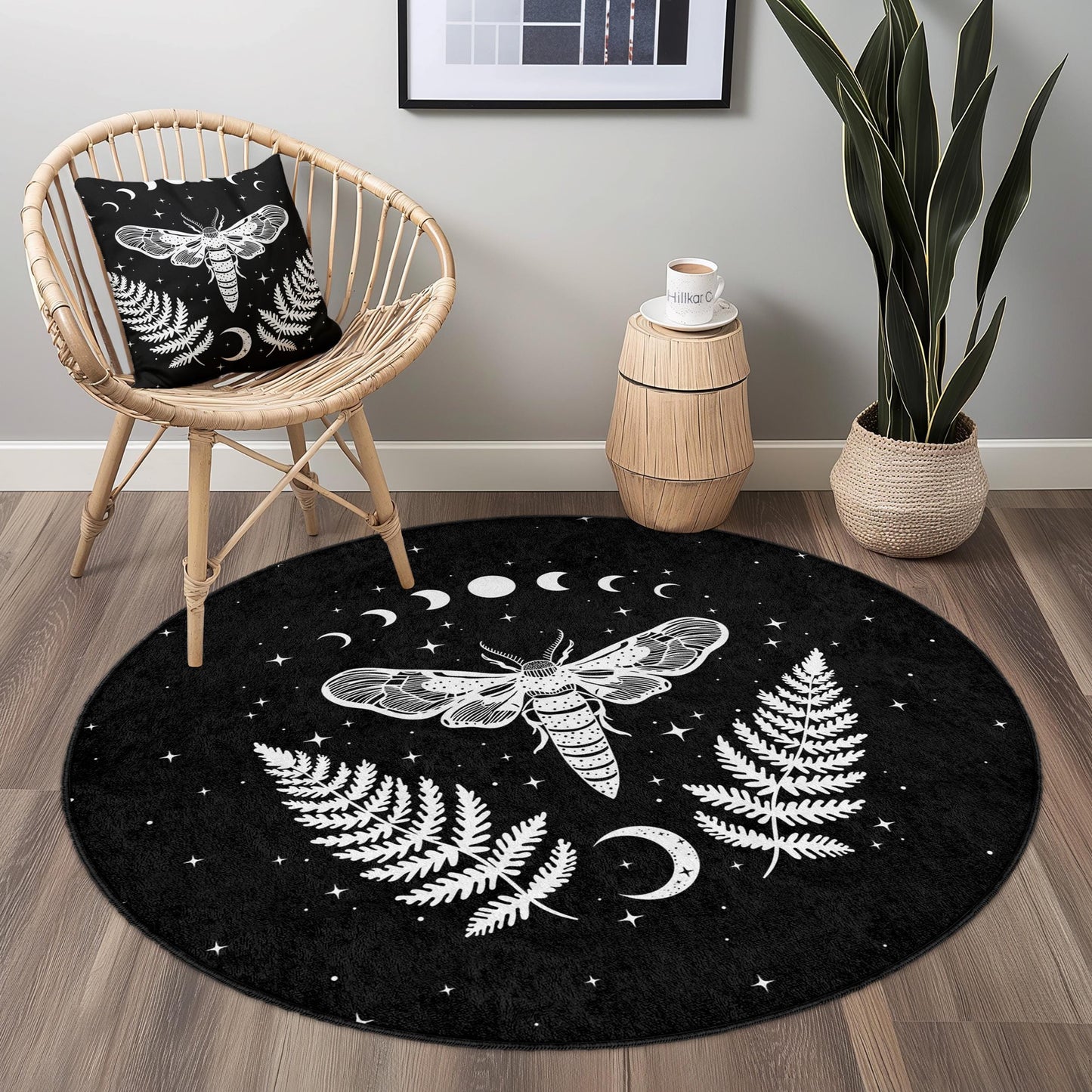 Runder Teppich mit mystischem Mottenmuster, himmlischer Dekoteppich, schwarz-weißer Mottenteppich, Boho-Wohndeko, einzigartiger runder Teppich