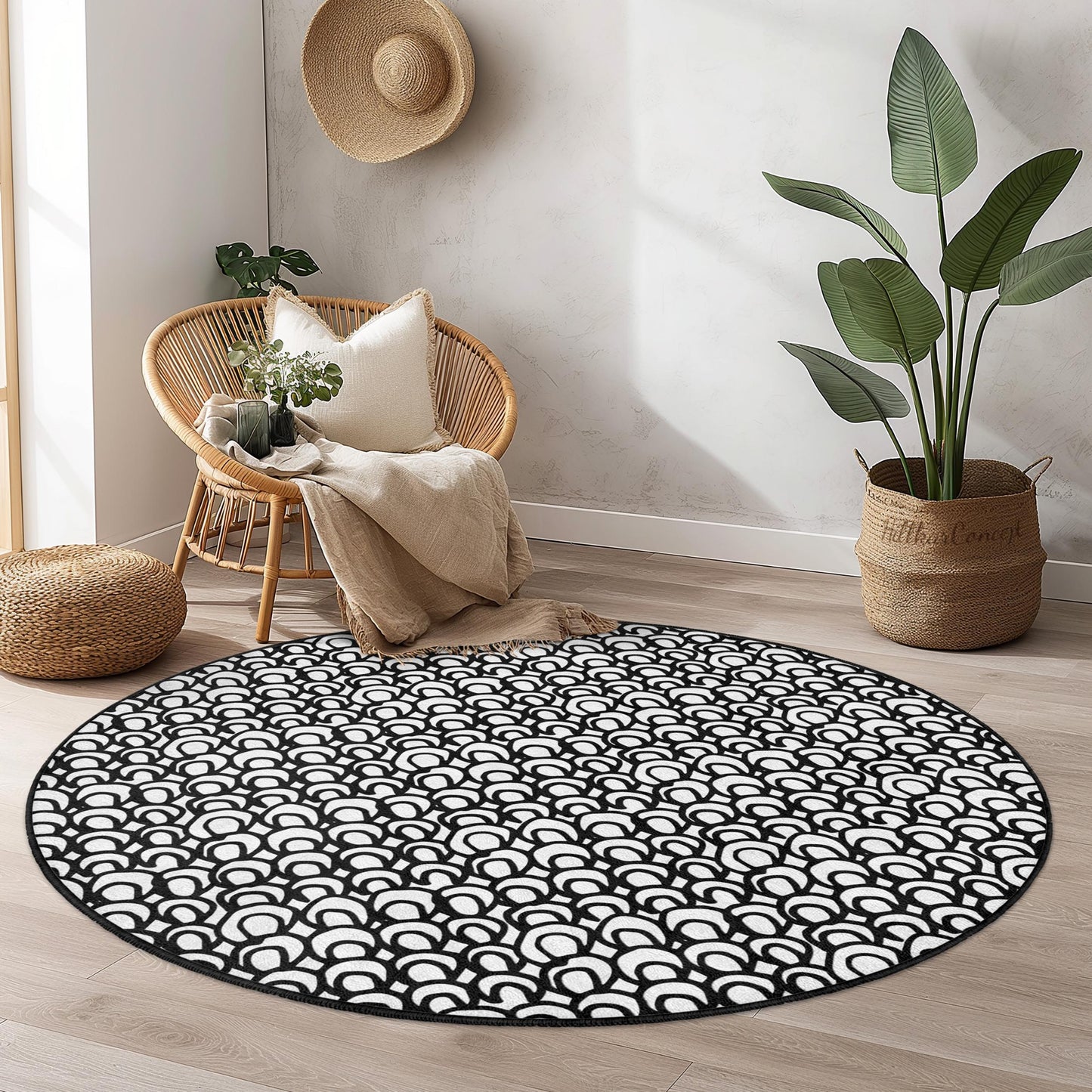 Eleganter, geometrischer, runder Teppich, moderner, schwarz-weißer runder Teppich, stilvolle Wohndekoration, zeitgenössischer Wohnzimmerteppich