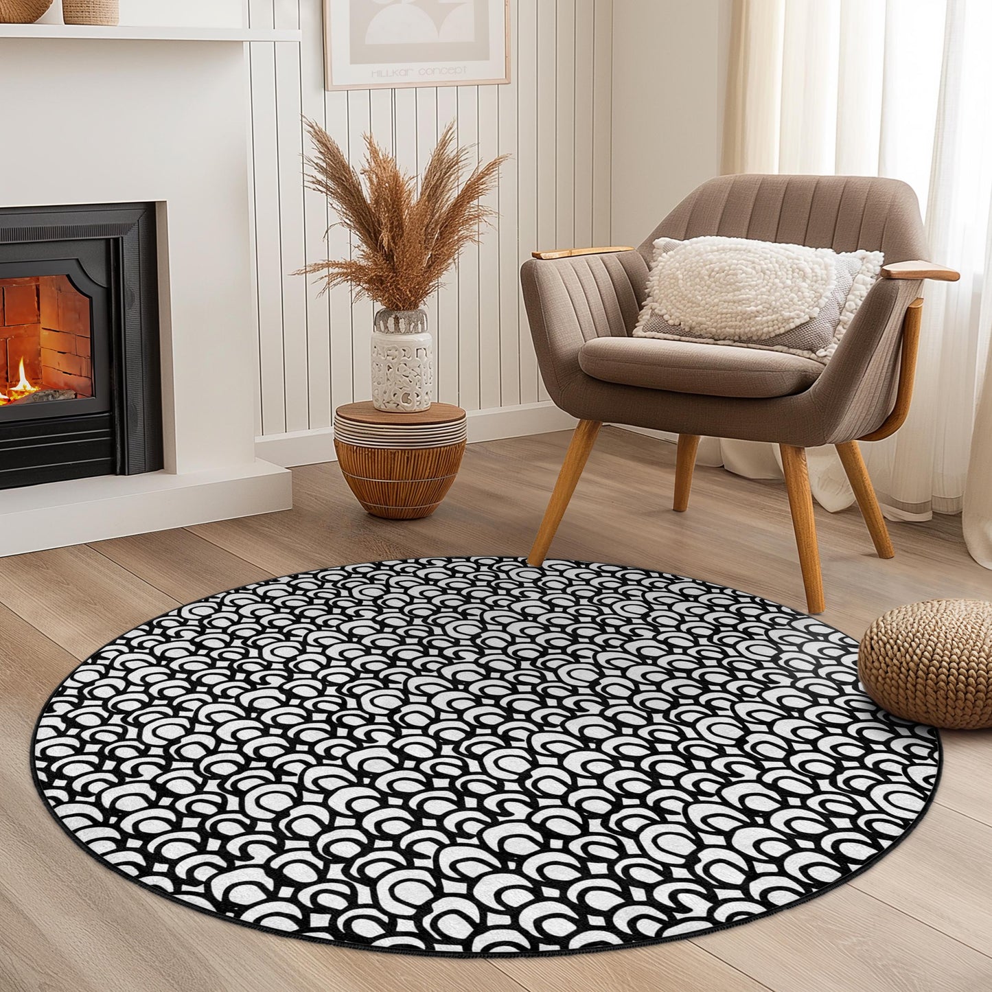 Eleganter, geometrischer, runder Teppich, moderner, schwarz-weißer runder Teppich, stilvolle Wohndekoration, zeitgenössischer Wohnzimmerteppich