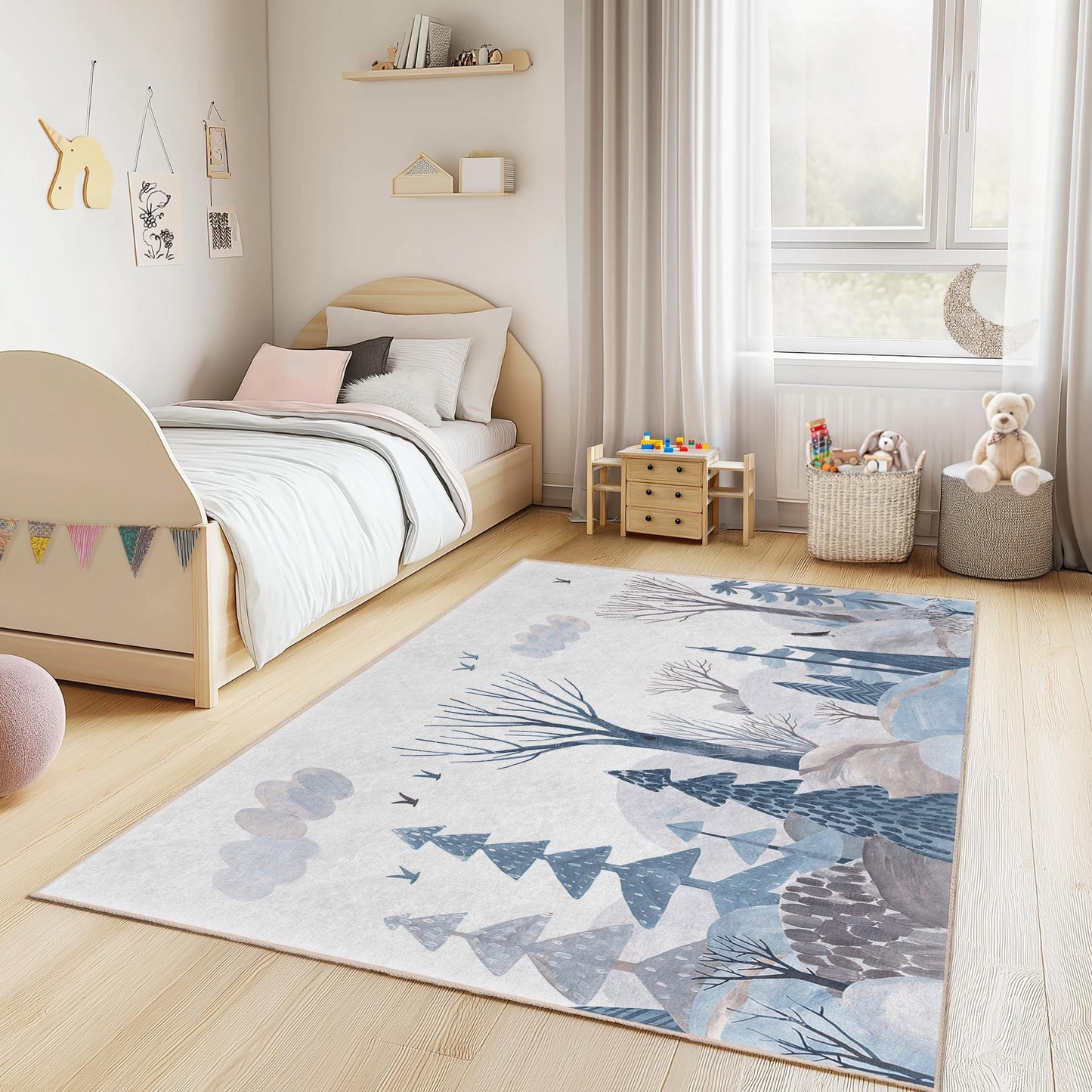 Verspielter Winterwald-Kinderteppich, blau-weißer Teppich mit Baummuster, rechteckiger Teppich für Kinderzimmer, Babyzimmer-Dekoration, Spielzimmerteppich