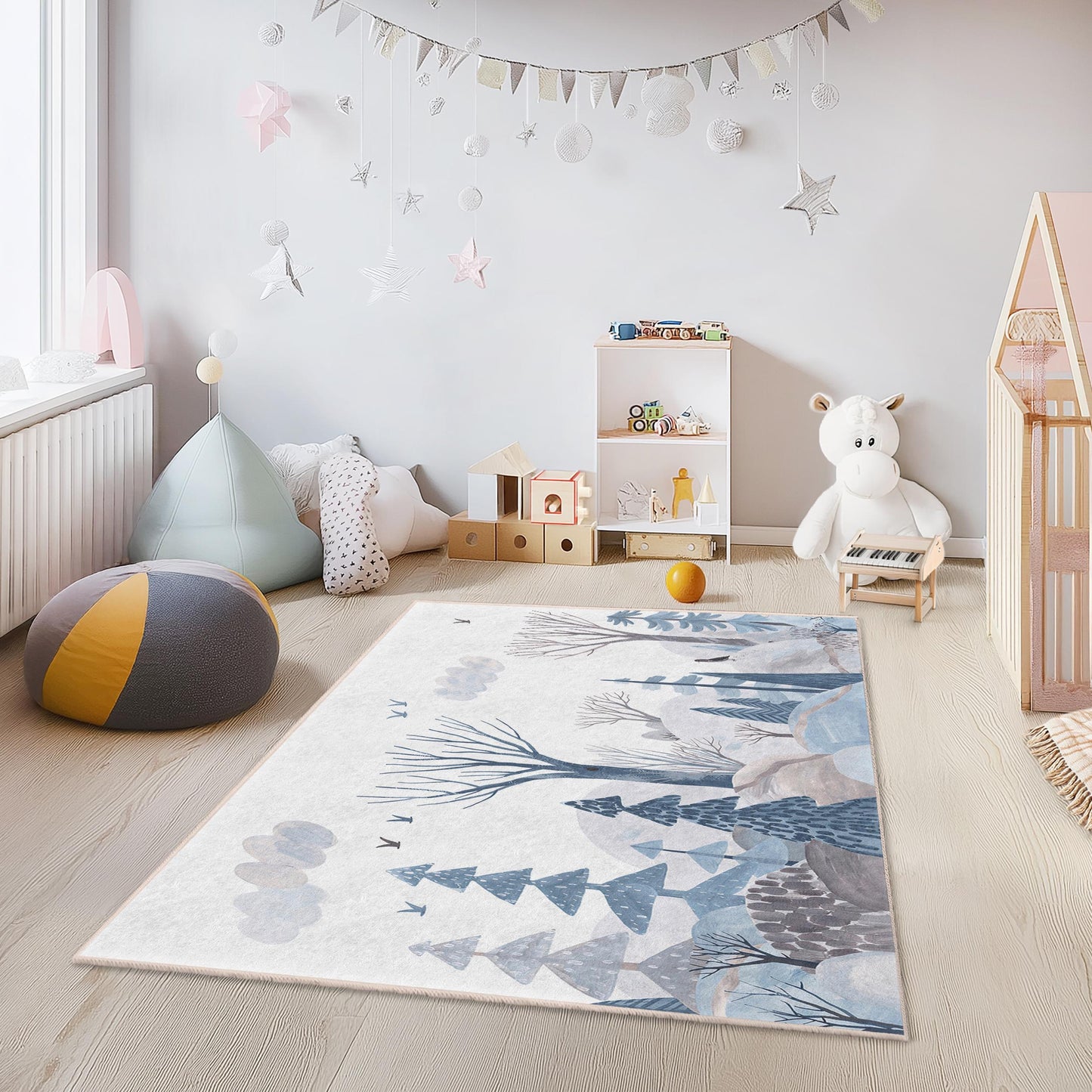 Verspielter Winterwald-Kinderteppich, blau-weißer Teppich mit Baummuster, rechteckiger Teppich für Kinderzimmer, Babyzimmer-Dekoration, Spielzimmerteppich