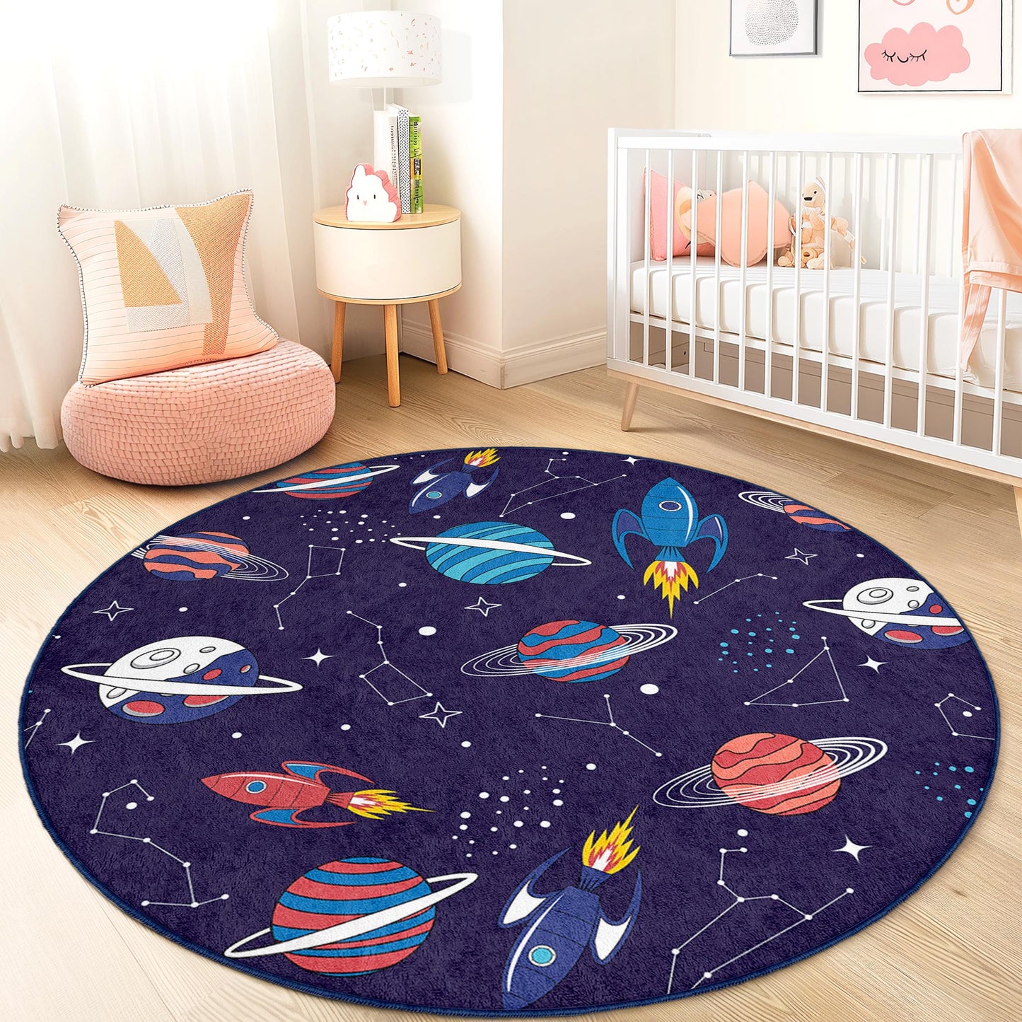 Runder Spielteppich „Weltraumabenteuer“ für Kinder, Raketen- und Planetenmotiv, Kosmische Spielmatte fürs Kinderzimmer, Astronauten-Deko