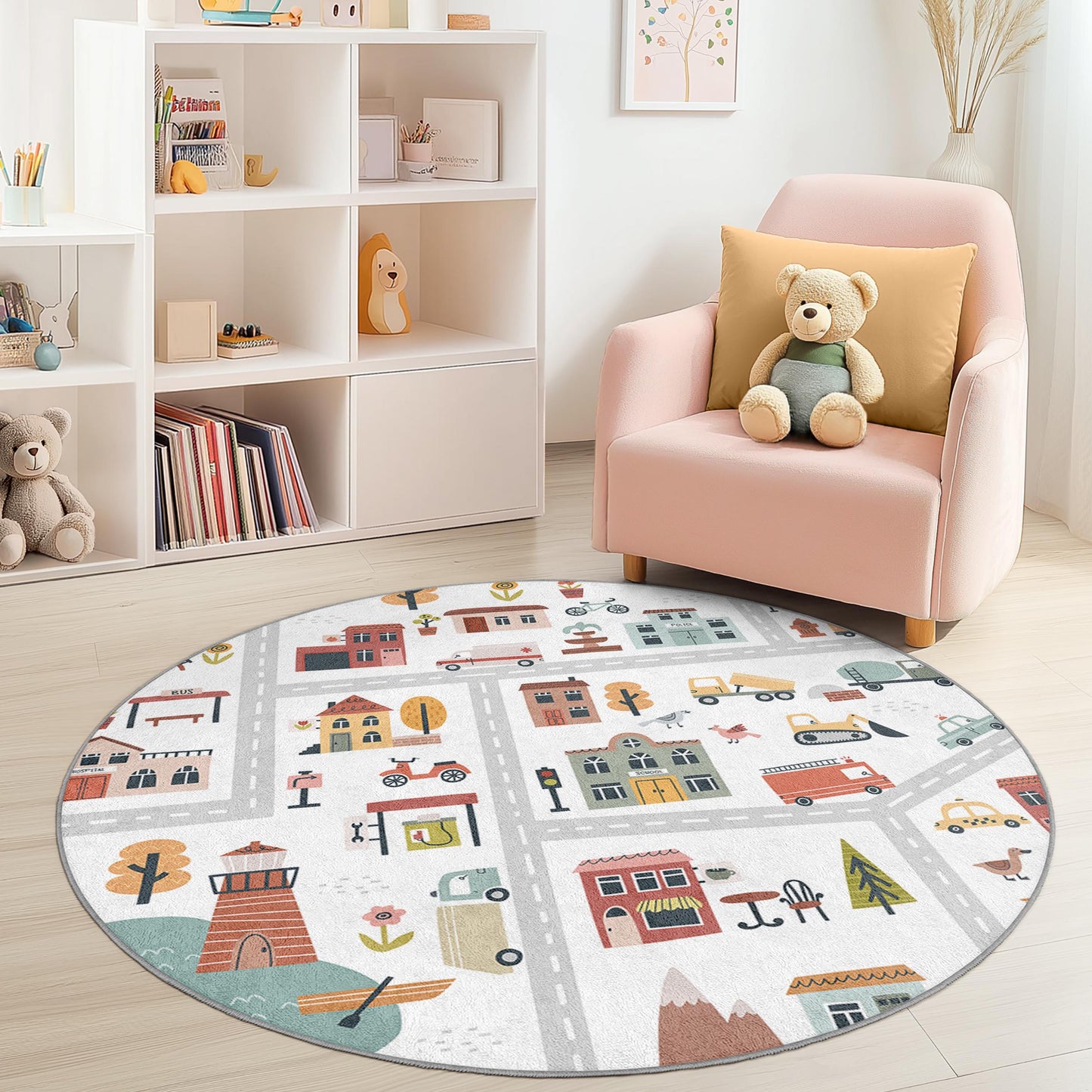 Runde Spielmatte mit verspieltem Stadtplan-Motiv, bunter runder Teppich fürs Kinderzimmer, interaktive Spielmatte für Kleinkinder