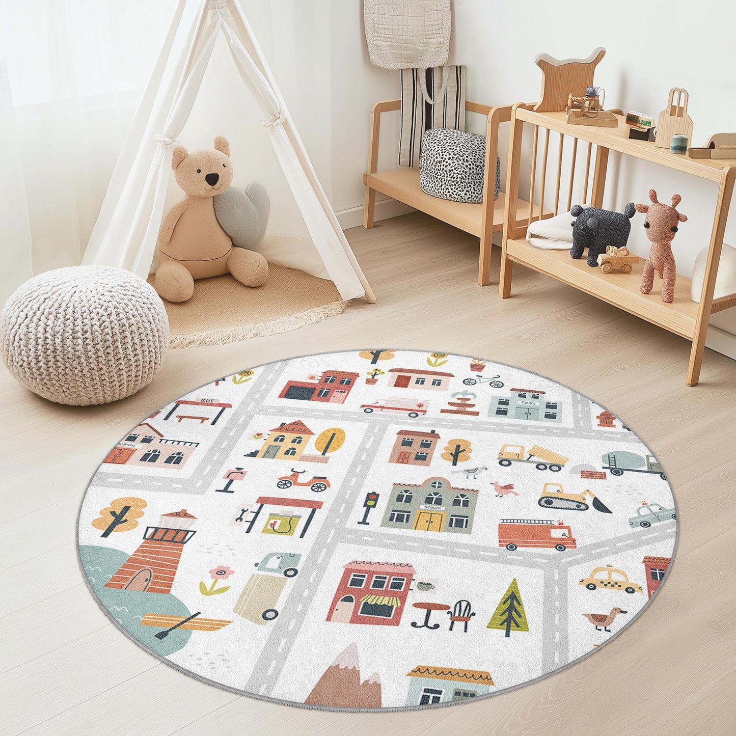 Runde Spielmatte mit verspieltem Stadtplan-Motiv, bunter runder Teppich fürs Kinderzimmer, interaktive Spielmatte für Kleinkinder