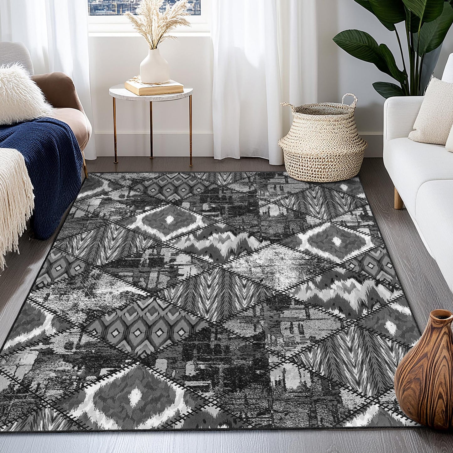 Geometrischer Teppich in Schwarz-Weiß: Moderner Teppich mit Rautenmuster