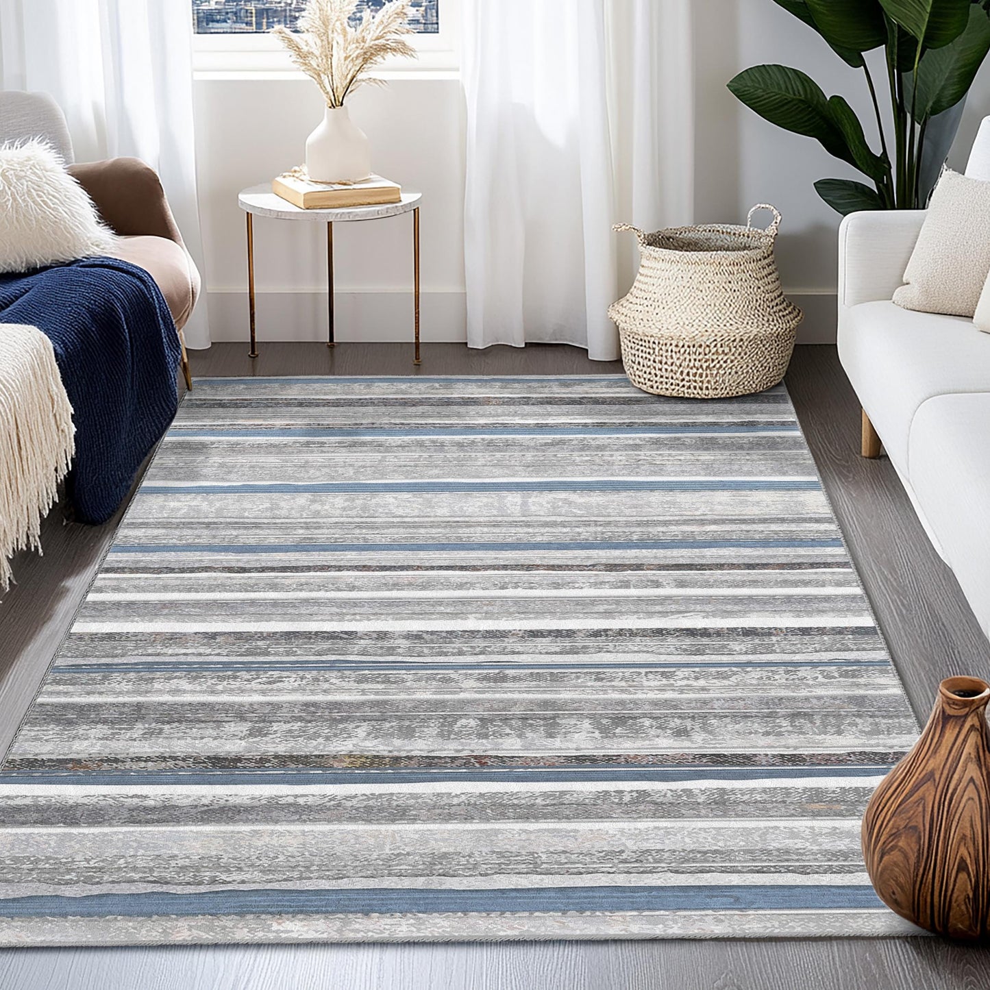 Eleganter, gestreifter Teppich, rechteckiger Wohnzimmerteppich, stilvolle Wohndekoration, moderner grauer und blauer Teppich, weicher Teppich für den Innenbereich