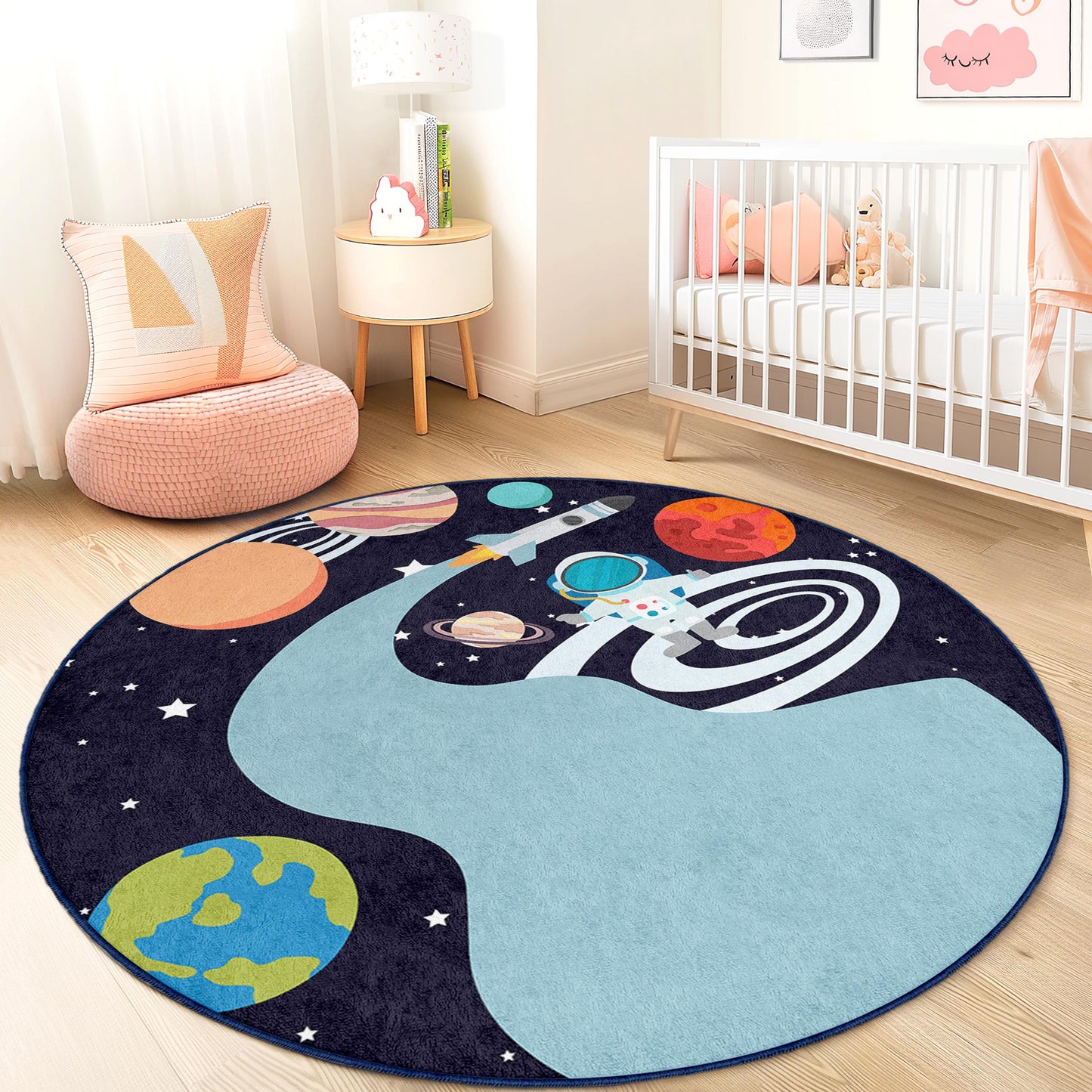 Runder Kinderteppich „Kosmisches Abenteuer“, Spielmatte mit Weltraummotiv, Astronautenteppich fürs Kinderzimmer, Galaxie-Deko, Spielzimmerteppich