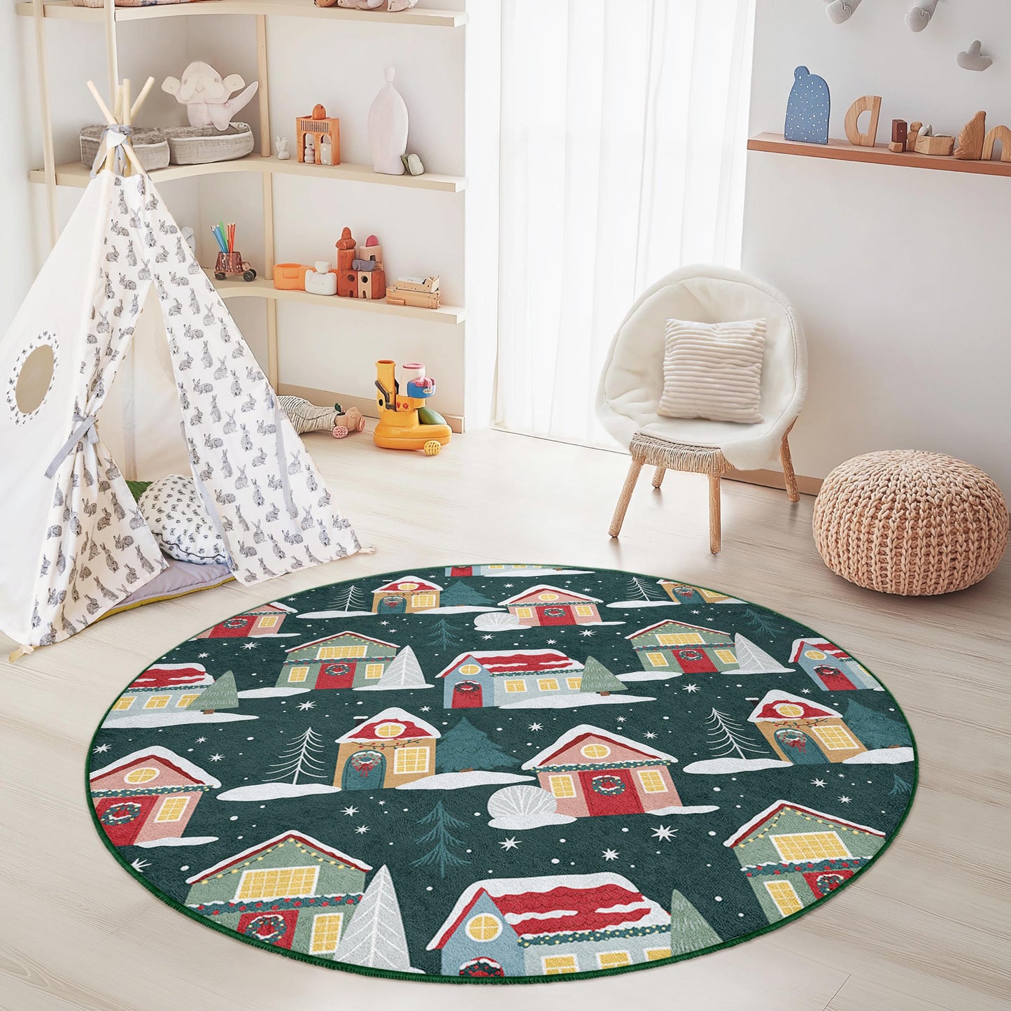 Runder Kinderteppich „Winterwunderland“, Teppich mit gemütlichem Hausmuster, Weihnachtsdeko fürs Kinderzimmer, Spielzimmerteppich, Weihnachtsteppich