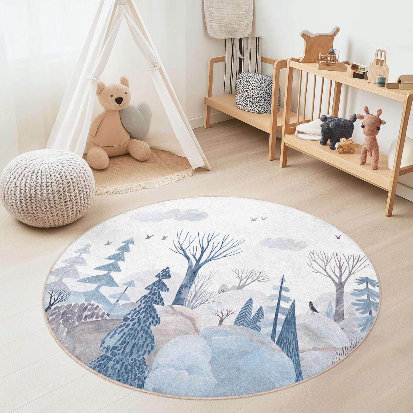 Runder Kinderteppich „Winterwunderland“, gemütlicher Waldteppich fürs Kinderzimmer, weicher Kinderteppich, naturinspirierte Spielmatte, Kinderzimmerdekoration